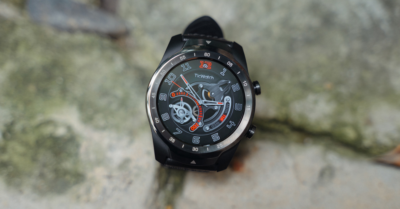 Trên tay TicWatch Pro: Smartwatch với 2 lớp màn hình, thiết kế đẹp, chạy WearOS, giá phải chăng