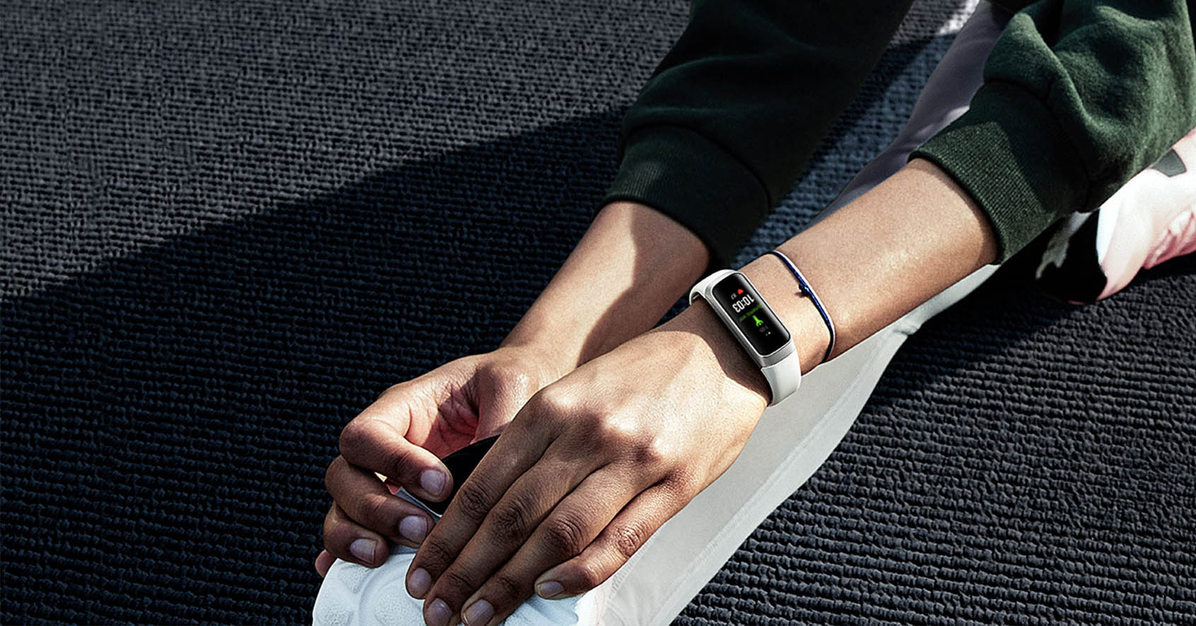 Đồng hồ thông minh giá rẻ Samsung Galaxy Fit E, Fit lên kệ CellphoneS, giá chỉ từ 990,000đ