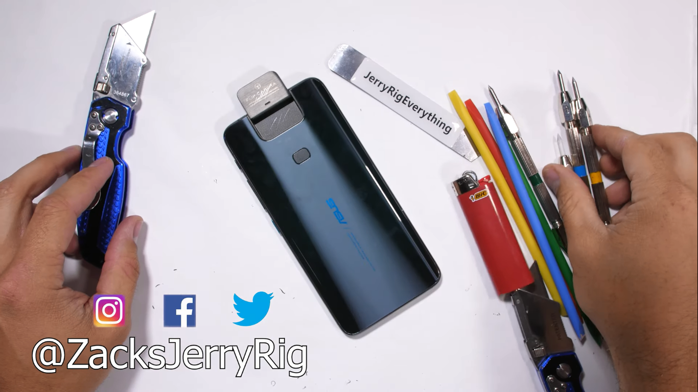 Thử độ bền Zenfone 6: Camera lật nhưng không hề "mỏng manh"