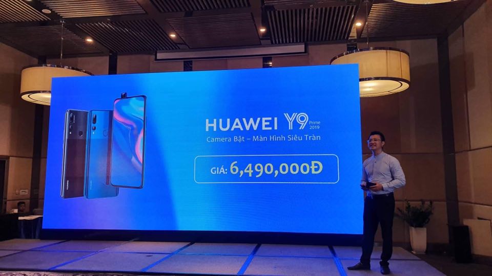 Huawei ra mắt Y9 Prime 2019 tại VN: Kirin 710F, camera selfie thò thụt, 3 camera sau, giá 6.49 triệu đồng