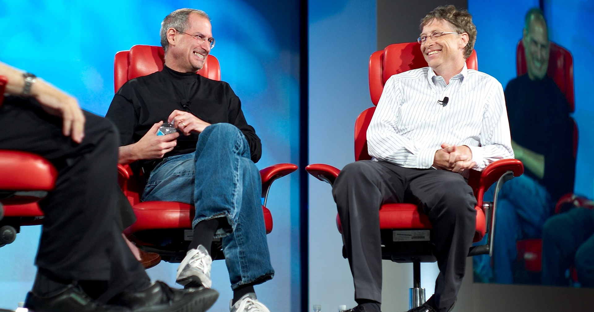 Bill Gates gọi Steve Jobs là "phù thủy" sử dụng "phép thuật" để lãnh đạo mọi người