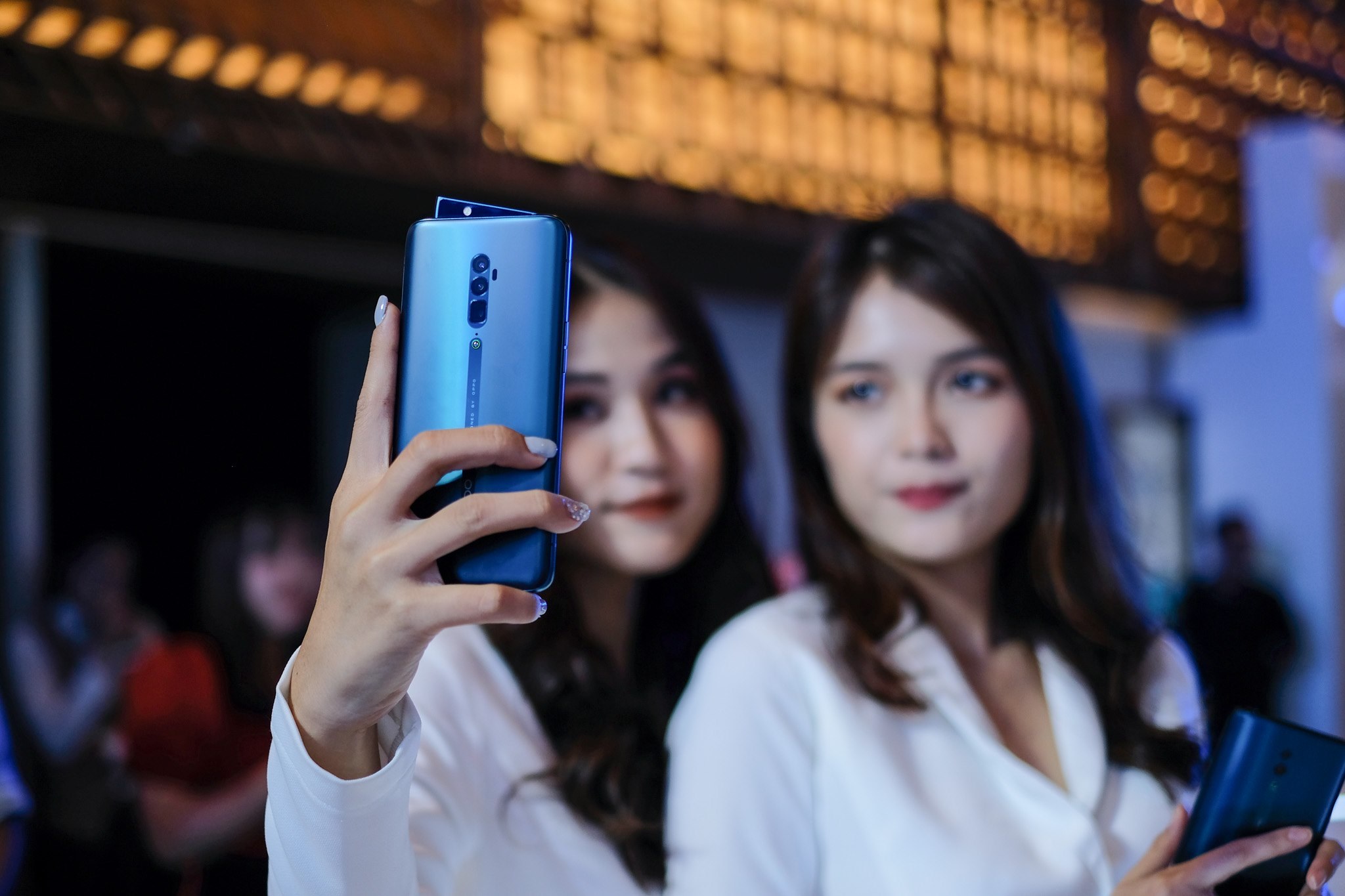 OPPO Reno 10x Zoom, chip khủng Snapdagon 855, RAM 8GB, 3 camera cực chất lên kệ CellphoneS