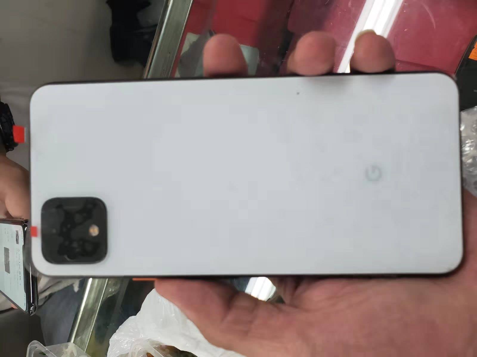 Google Pixel 4 XL tiếp tục lộ ảnh thực tế, xác nhận cụm camera hình vuông như iPhone 11