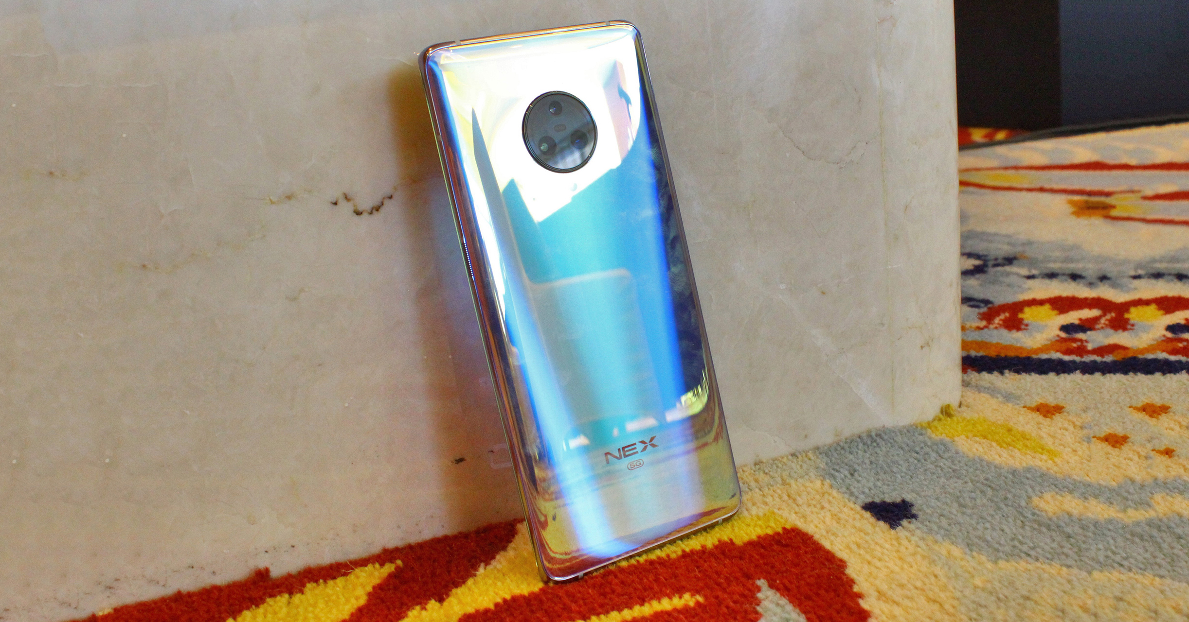 Cận cảnh Vivo NEX 3: Màn hình thác nước chiếm 99.6%, camera selfie "thò thụt", không phím vật lý, giá 16.5 triệu