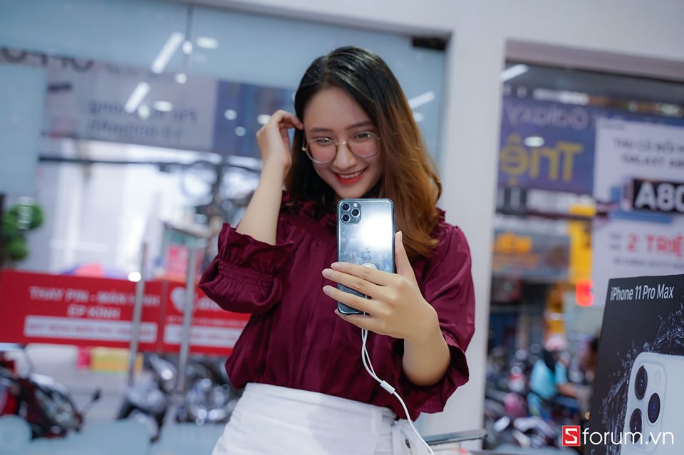 Trải nghiệm tận tay bộ ba iPhone 11 tại các cửa hàng CellphoneS