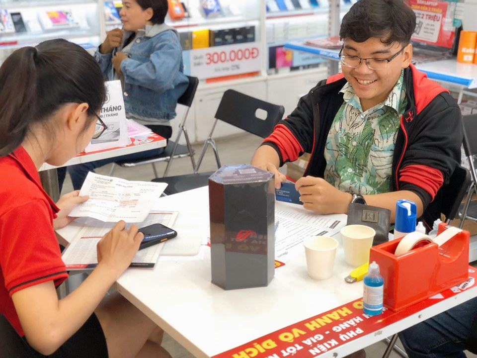 ROG Phone 2 mở bán độc quyền tại CellphoneS: Snapdragon 855 Plus, RAM 12GB, màn hình 120Hz, chơi game cực đã
