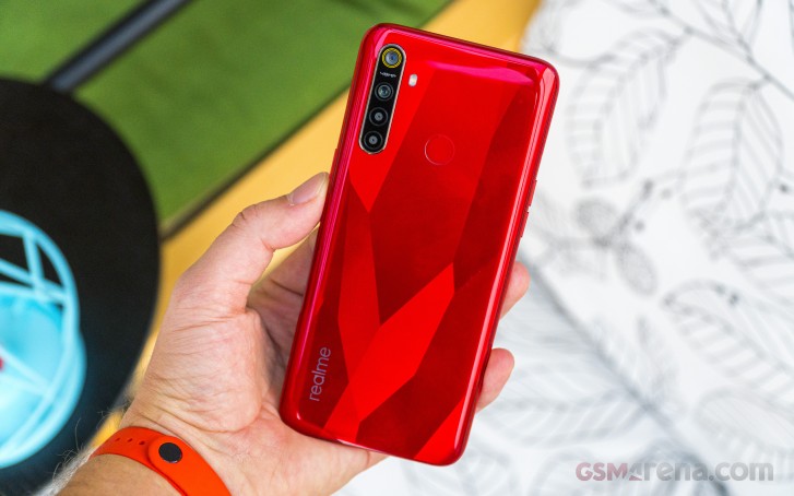 Trên tay Realme 5s: Siêu phẩm "phá đảo" phân khúc giá rẻ!