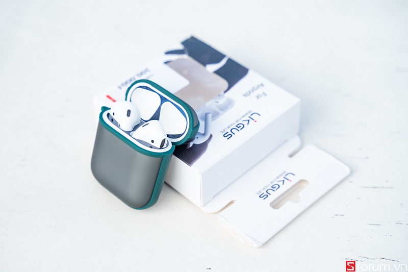 Cận cảnh ốp Ligkus màu xanh rêu, chống bám bẩn dành riêng cho AirPods 1 và 2