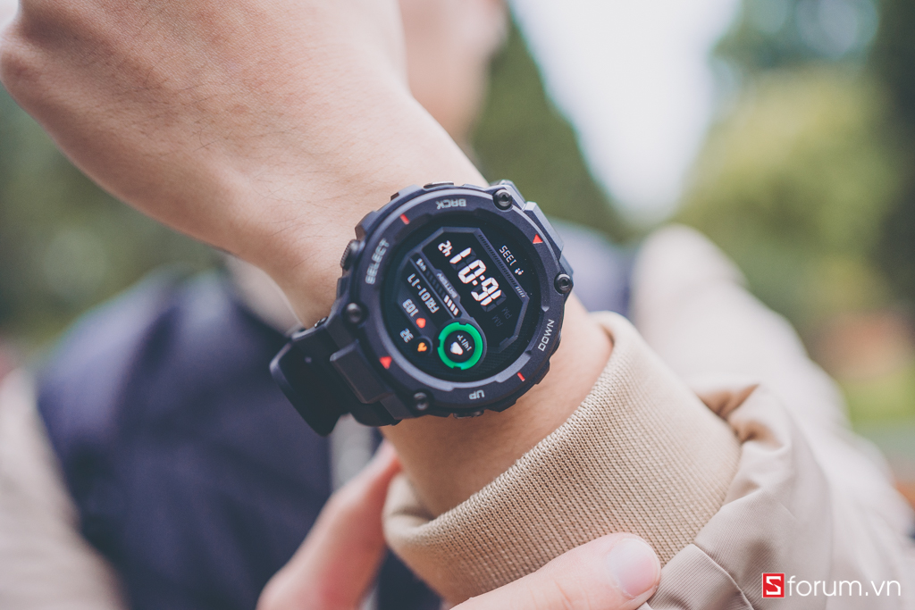 Cận cảnh Amazfit T-Rex: Smartwatch "nồi đồng cối đá" siêu "trâu bò", đạt chuẩn quân đội, giá chỉ hơn 3 triệu đồng