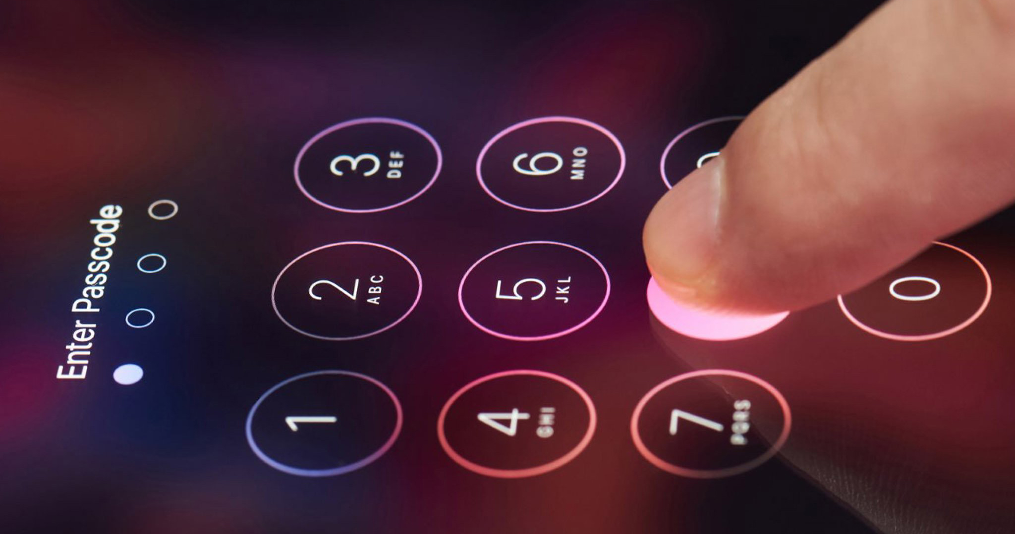 FBI lại nhờ Apple mở khóa 2 chiếc iPhone của một kẻ xả súng ở Florida