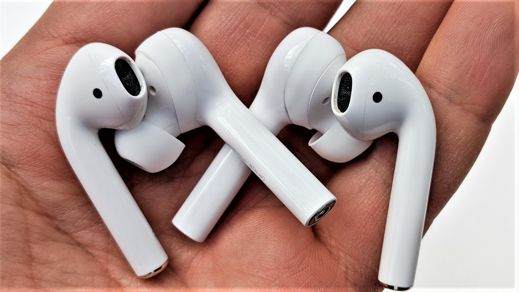 Tại sao các hãng lại thi nhau "sao chép" tai nghe AirPods của Apple?