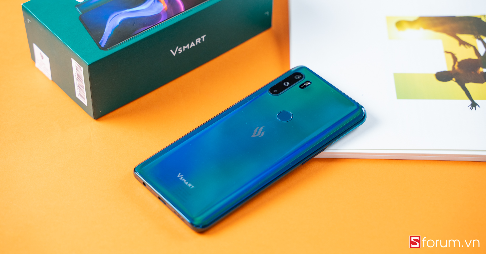 Trên tay Vsmart Active 3 xanh ngọc lục bảo: Màn hình tràn viền, camera nổi bật, RAM 4/6GB...
