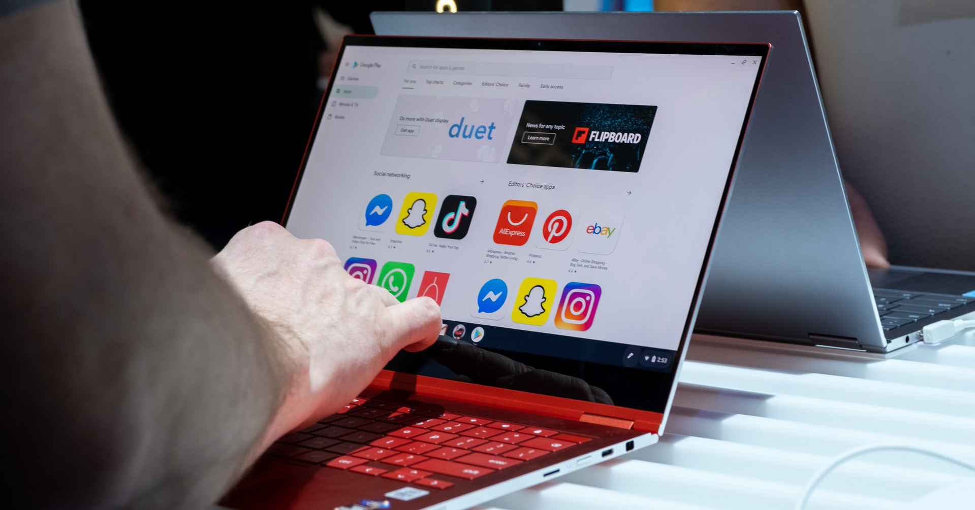 Samsung Galaxy Chromebook có thêm phiên bản 4G LTE, bán ra vào ngày 6/4