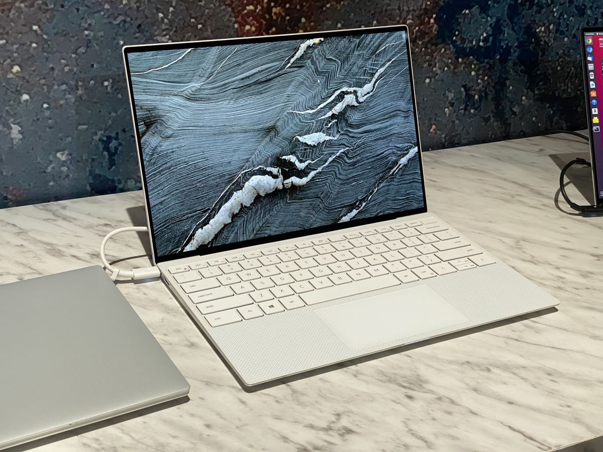 Trên tay nhanh Dell XPS 13 (2020): Màn hình vô cực, bàn phím được mở rộng, pin lên đến 19 tiếng