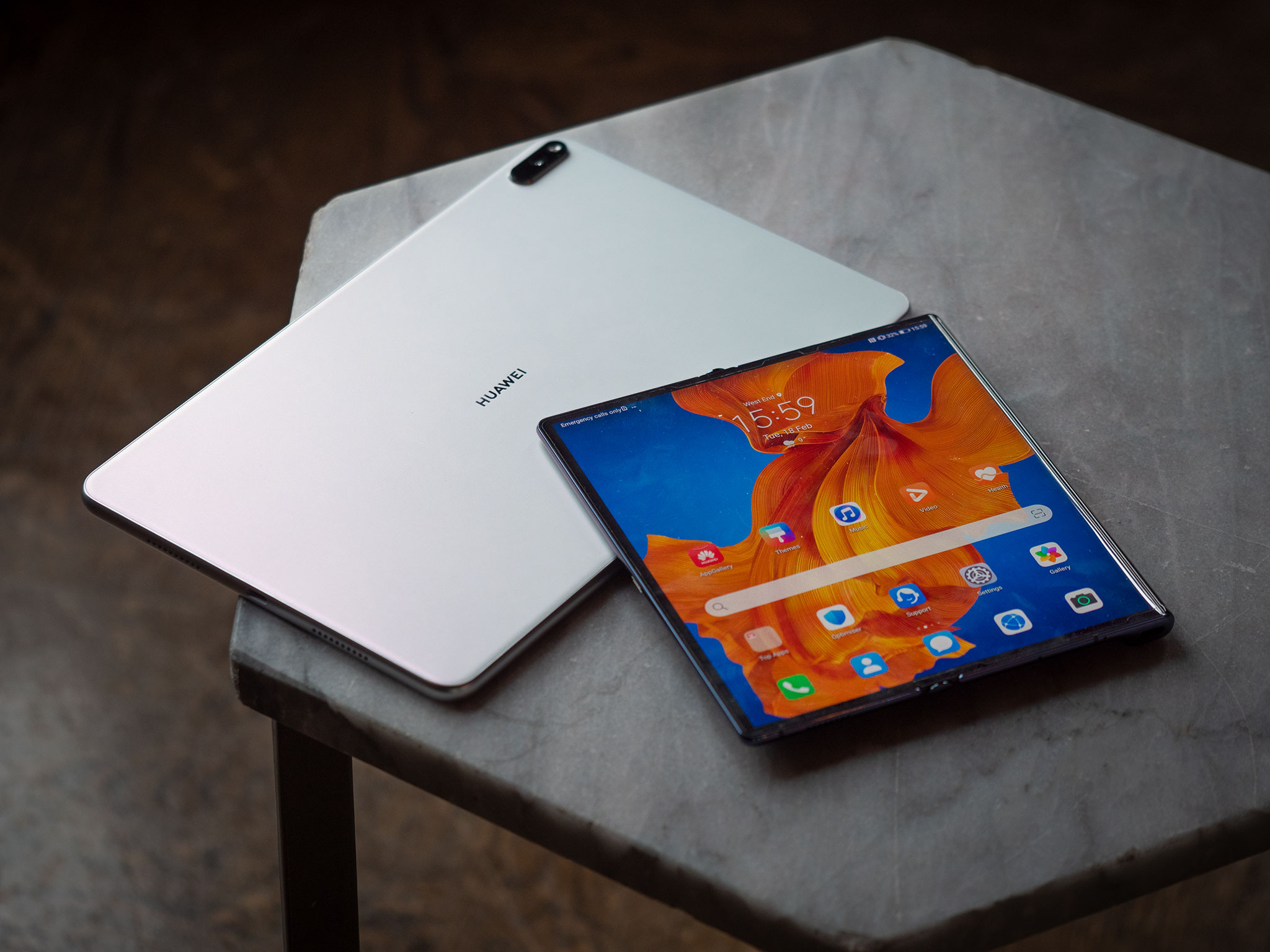 Cận cảnh Huawei Mate Xs: Thiết kế giống hệt Mate X, nâng cấp hiệu năng và cải thiện bản lề
