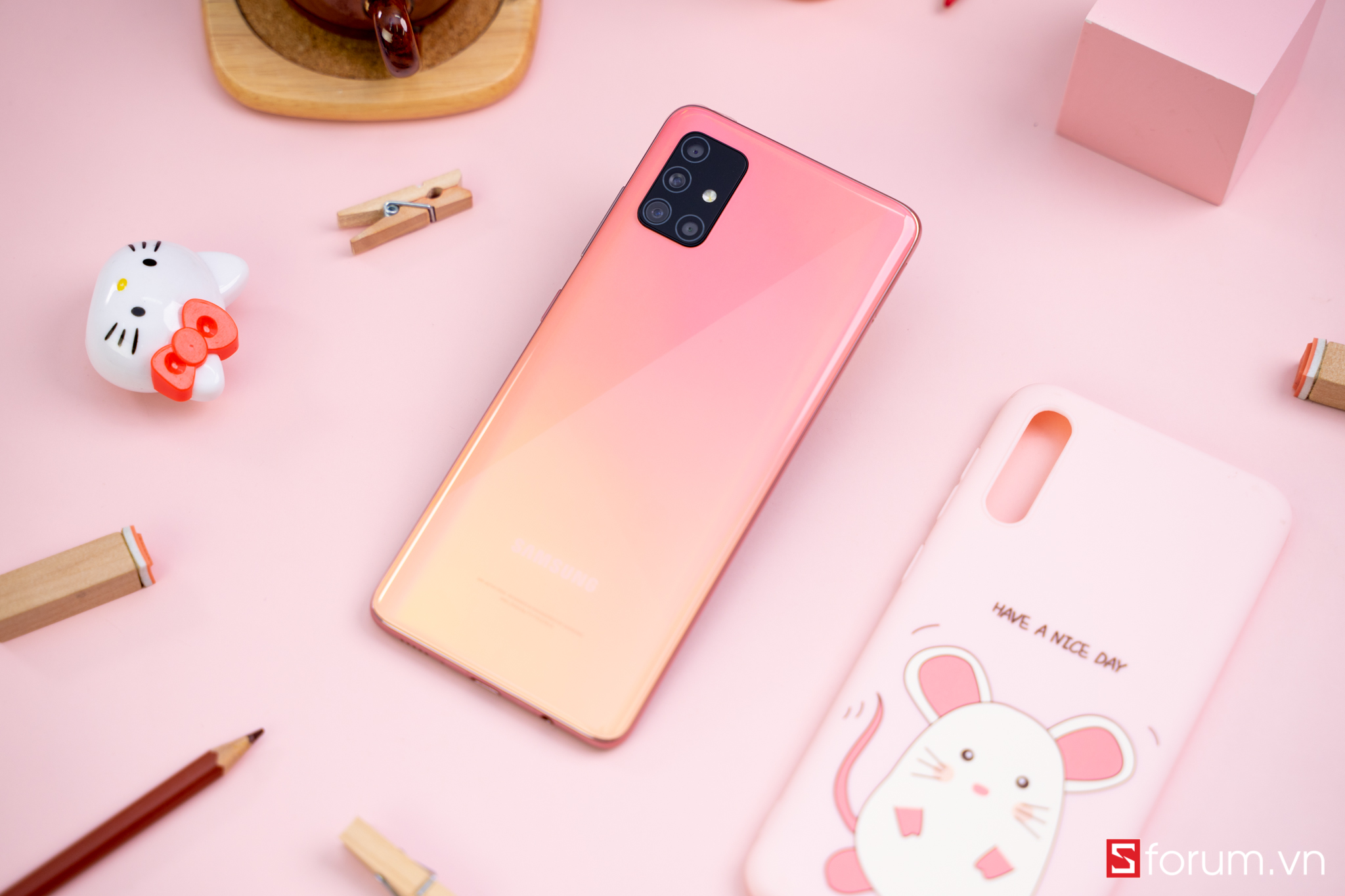 Mừng quốc tế phụ nữ 8/3 CellphoneS giảm giá đến 40% cho smartphone, smartwatch, tai nghe TWS,... cực hấp dẫn