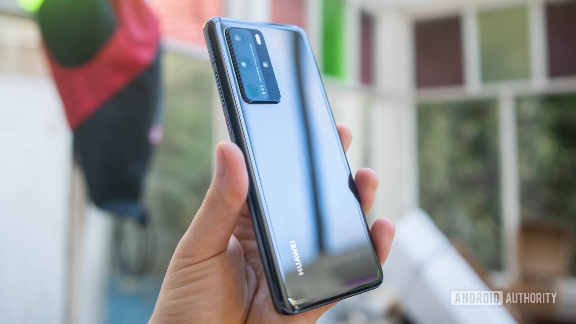 Mổ bụng Huawei P40 Pro: Vẫn còn nhiều linh kiện Mỹ bên trong