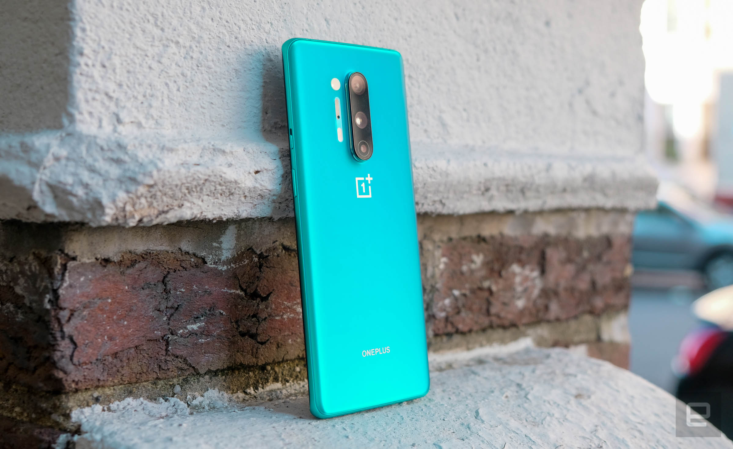 Trên tay OnePlus 8 Pro vừa ra mắt: Đã không còn là "flagship killer"!