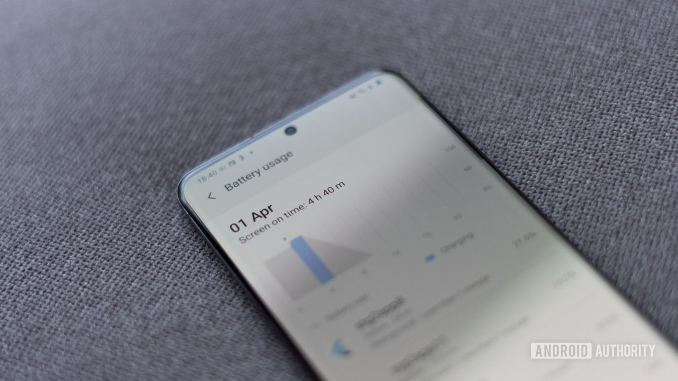 Tại sao tuổi thọ pin smartphone phức tạp hơn nhiều so với việc có viên pin dung lượng lớn?