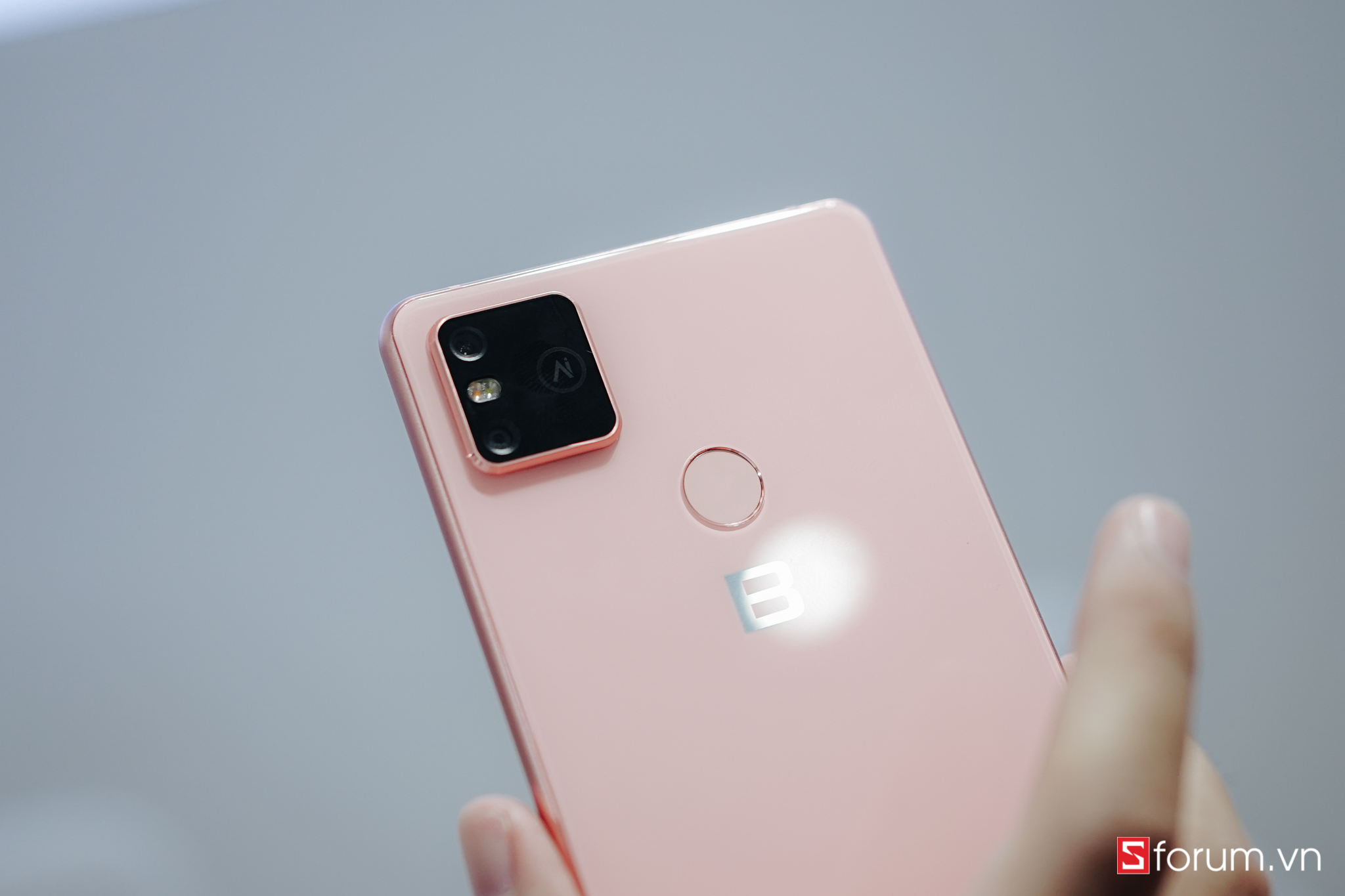 CEO BKAV khẳng định Bphone B86 không hề thua kém gì Samsung và OPPO về cấu hình