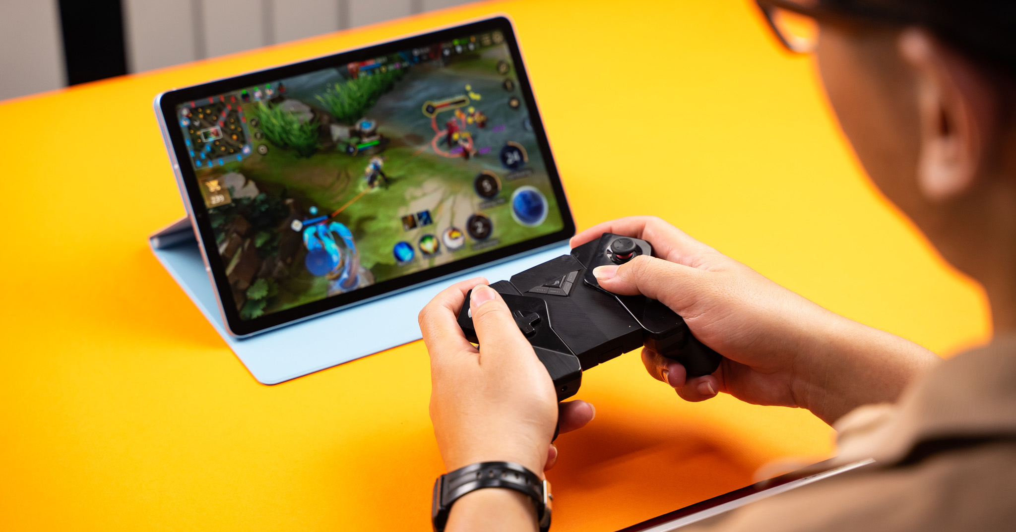 Trên tay ROG Kunai Gamepad: Tay cầm chơi game cho điện thoại, máy tính bảng