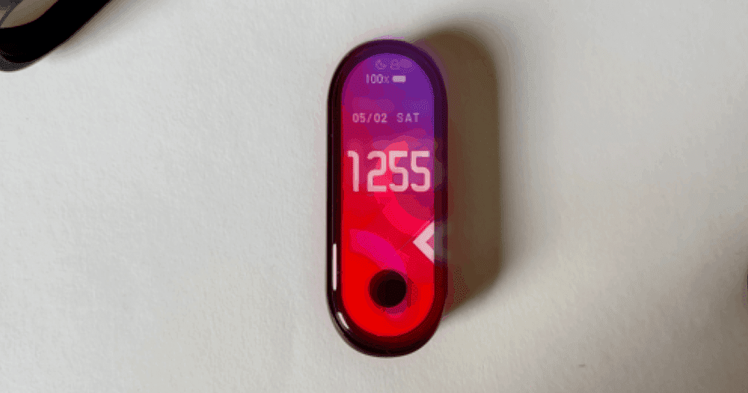 Xiaomi Mi Band 5 bất ngờ lộ ảnh với thiết kế màn hình “đục lỗ”, sẽ được tích hợp máy ảnh?