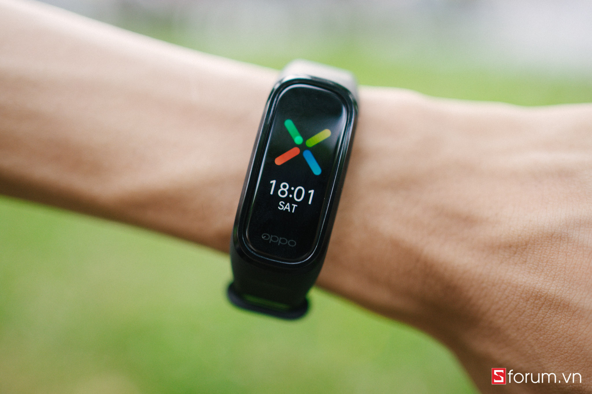 Trên tay OPPO Band: Đối thủ nặng ký của Mi Band 5, giá chỉ 650,000 đồng, sắp bán ra chính hãng ở VN