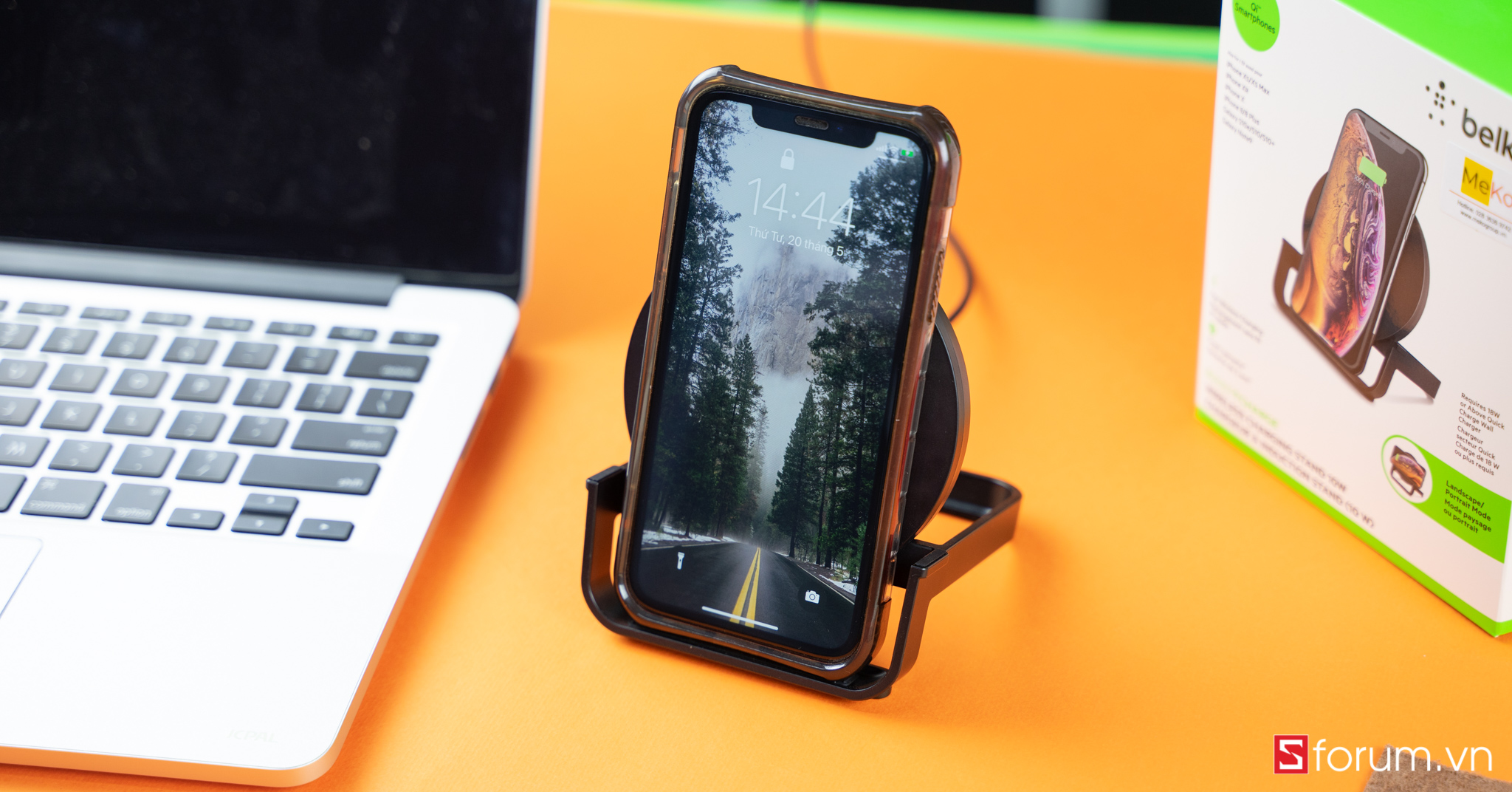 Khui hộp sạc không dây đến từ Belkin: Thiết kế gọn gàng, công suất 10W, giá cao