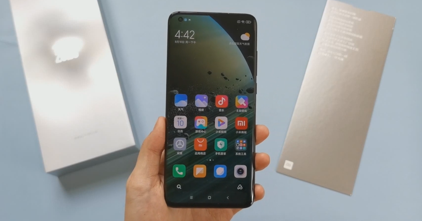 Trên tay Xiaomi Mi 10 Ultra trước giờ ra mắt: Màn hình "nốt ruồi", camera zoom 120x, tặng kèm sạc nhanh 120W