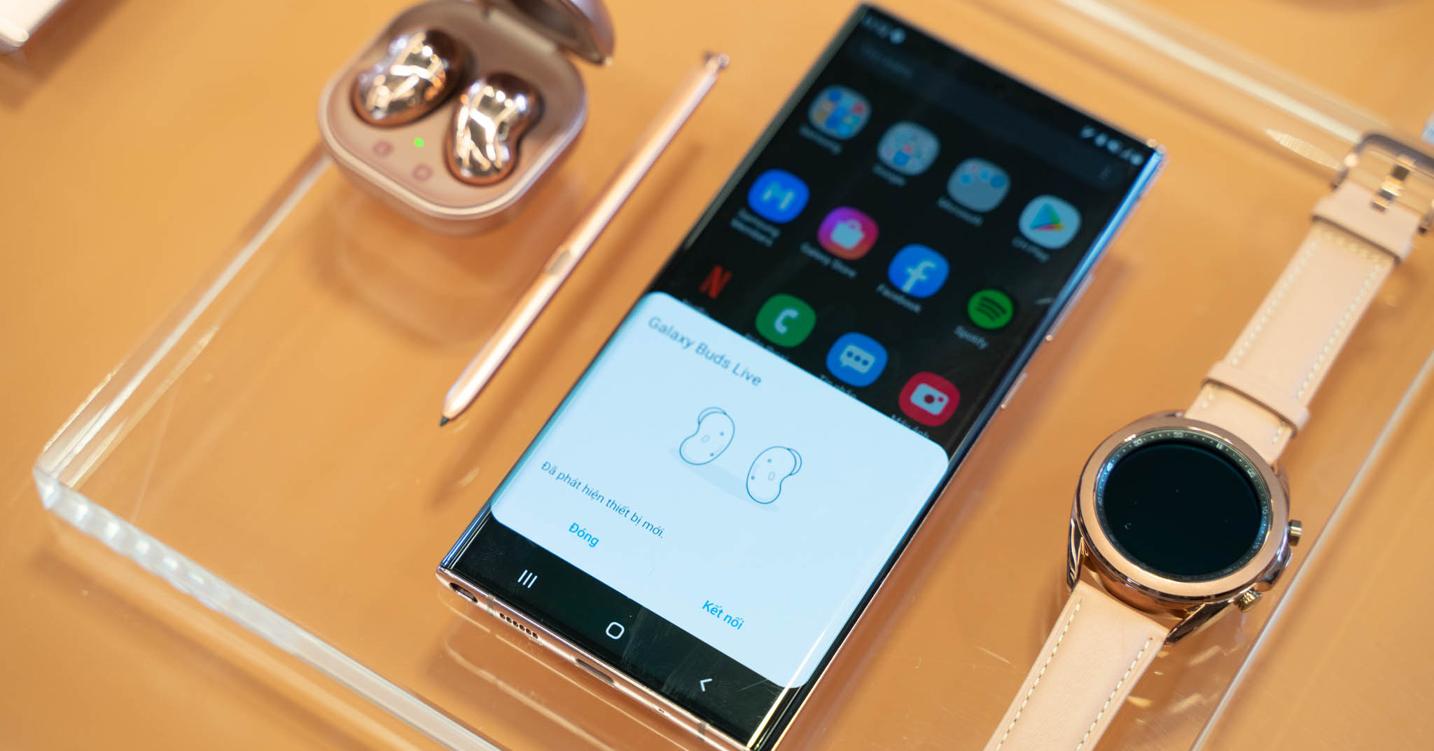 Cận cảnh bộ đôi Galaxy Buds Live và Galaxy Watch 3 tại Việt Nam: Nhiều nâng cấp rất hấp dẫn