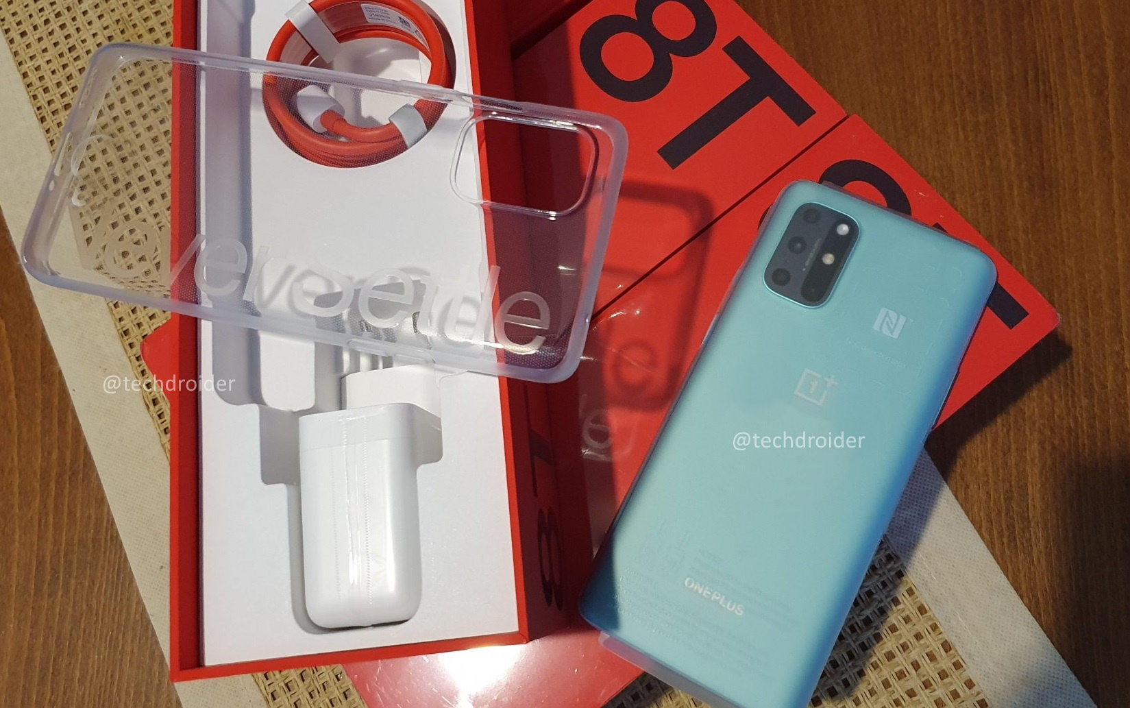 OnePlus 8T lộ ảnh thực tế rõ nét ngay trước giờ G, có sạc 65W siêu to khổng lồ