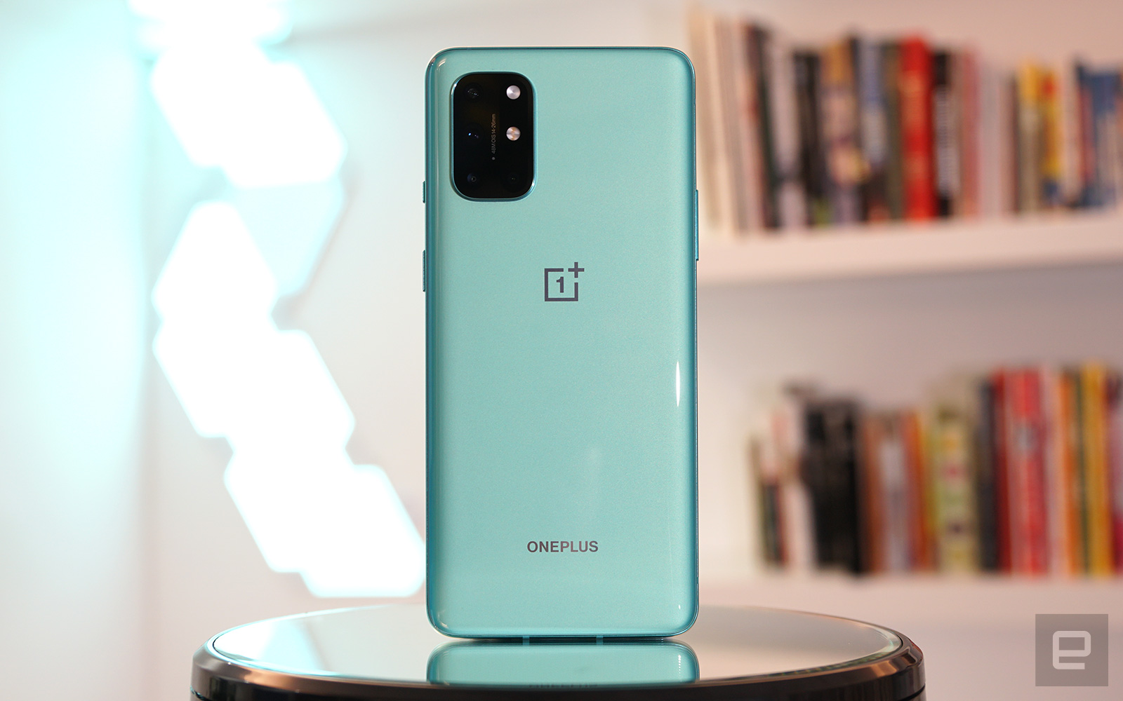 OnePlus 8T chính thức ra mắt: Thiết kế camera mới, màn hình 120Hz, Snapdragon 865, sạc siêu nhanh 65W, giá 18.99 triệu đồng