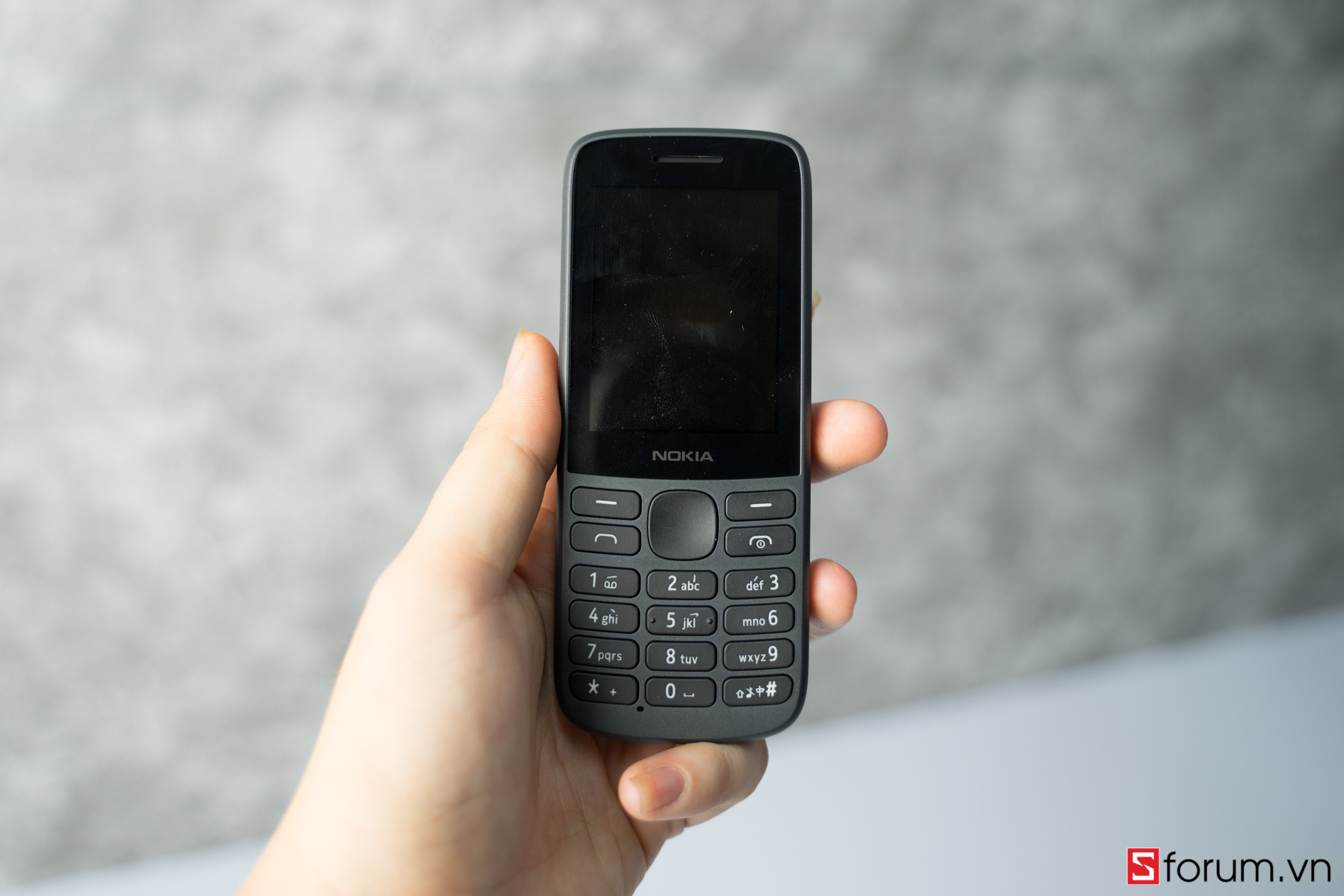 Trên tay Nokia 215 4G: Thiết kế gọn, kết nối LTE, đa dạng trò chơi và tiện ích
