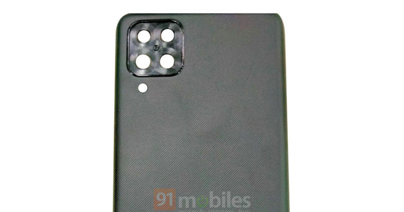 Galaxy M12 với pin 7000 mAh lộ ảnh thực tế, hé lộ mặt lưng 2 tông màu và 4 camera sau