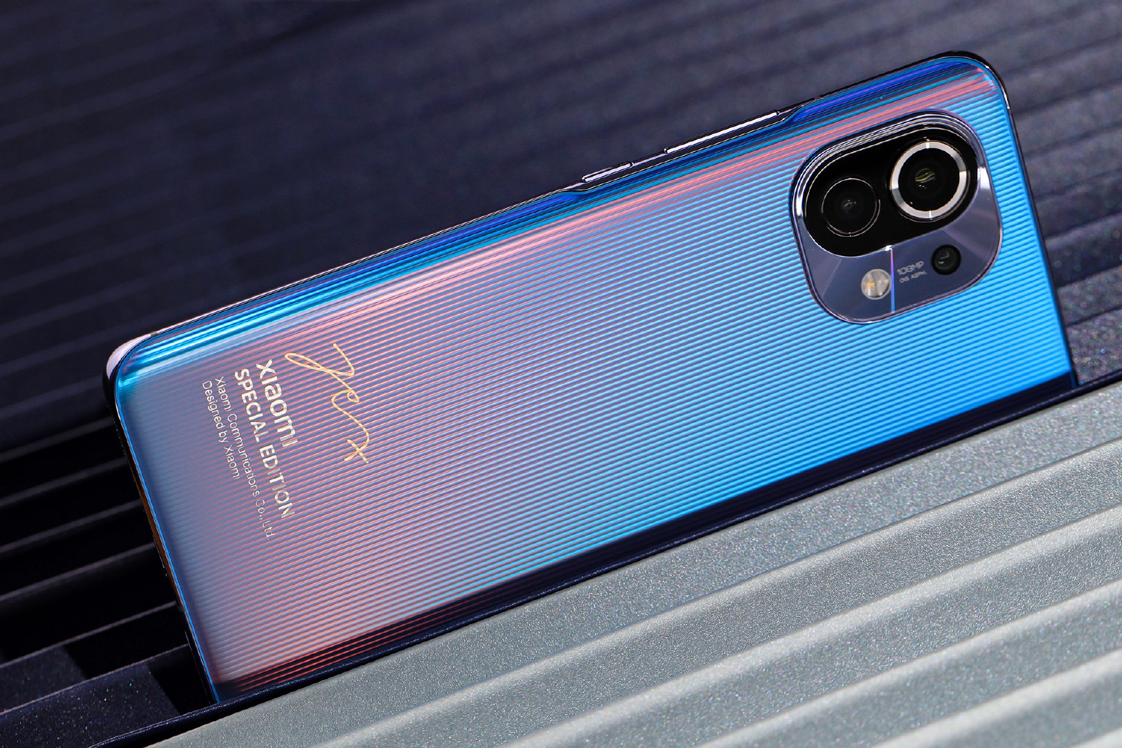 Đây là Xiaomi Mi 11 Special Edition: Phiên bản đặc biệt có kèm chữ ký của CEO Lei Jun, giá 16.6 triệu đồng