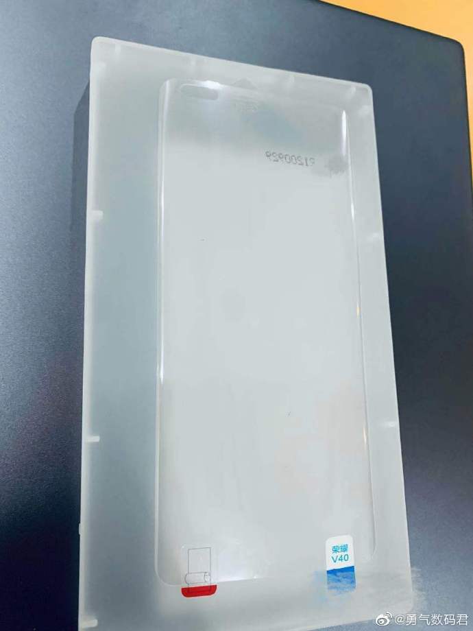 Rò rỉ miếng dán cường lực Honor V40, xác nhận có màn hình cong, camera selfie kép