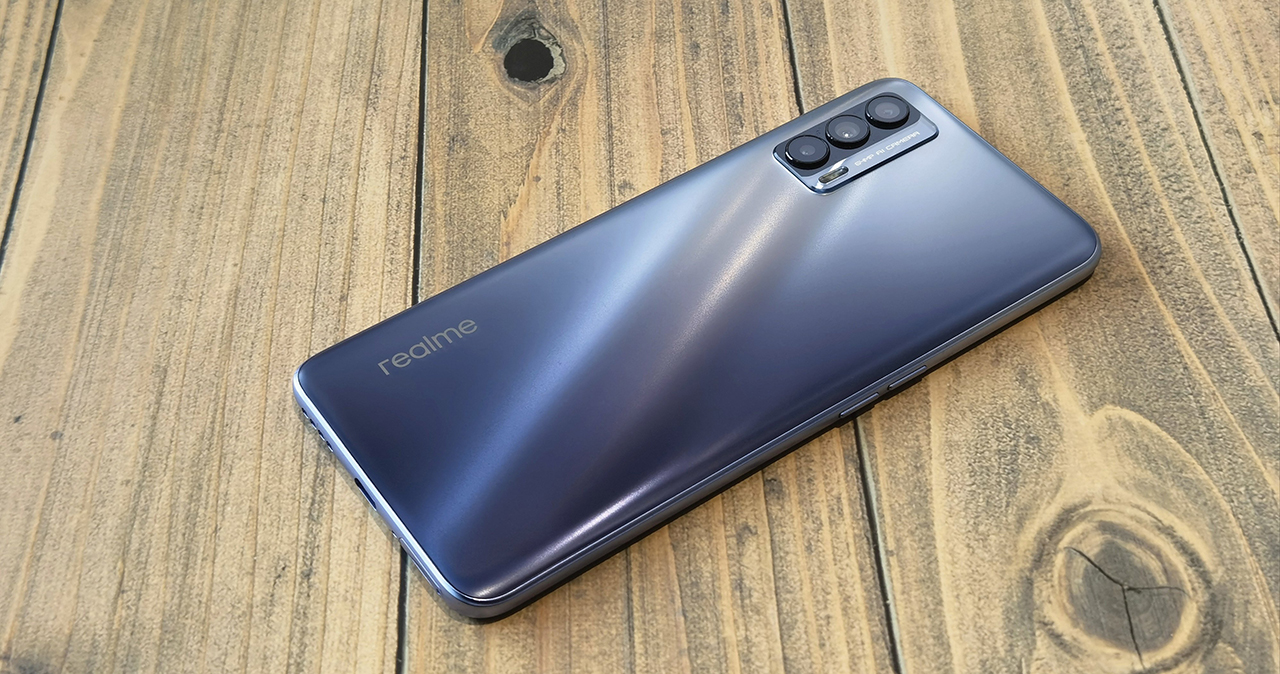Realme V15 lộ ảnh thực tế trước ngày ra mắt chính thức, xác nhận có 3 camera sau hình chữ nhật