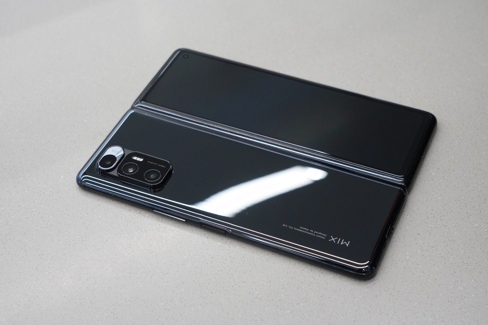 Trên tay Xiaomi Mi MIX Fold: Smartphone màn hình gập đầu tiên của Xiaomi có gì hấp dẫn?