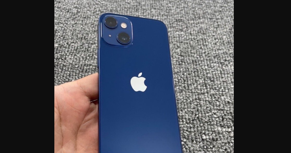 iPhone 13 mini lần đầu lộ ảnh thực tế với thiết kế camera sau mới lạ