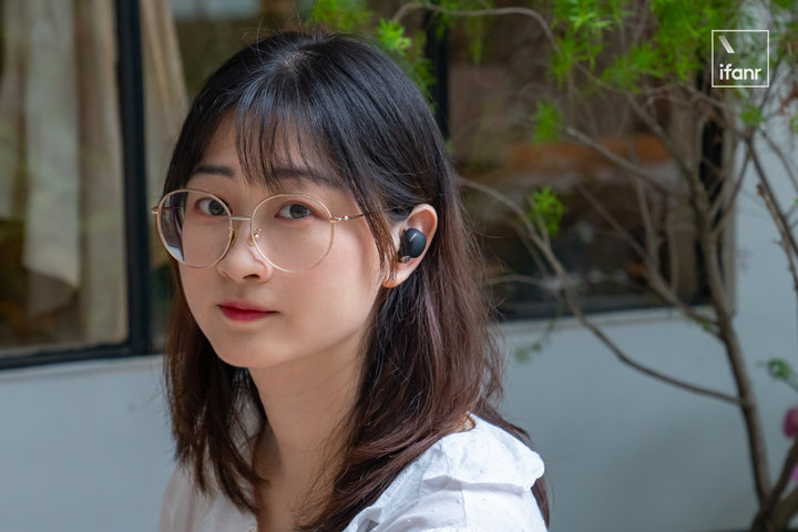 Trên tai Sony WF-1000XM4: Thiết kế mới nhỏ hơn đáng kể, ANC nâng cấp mạnh mẽ, pin 8 giờ, giá từ 6.5 triệu