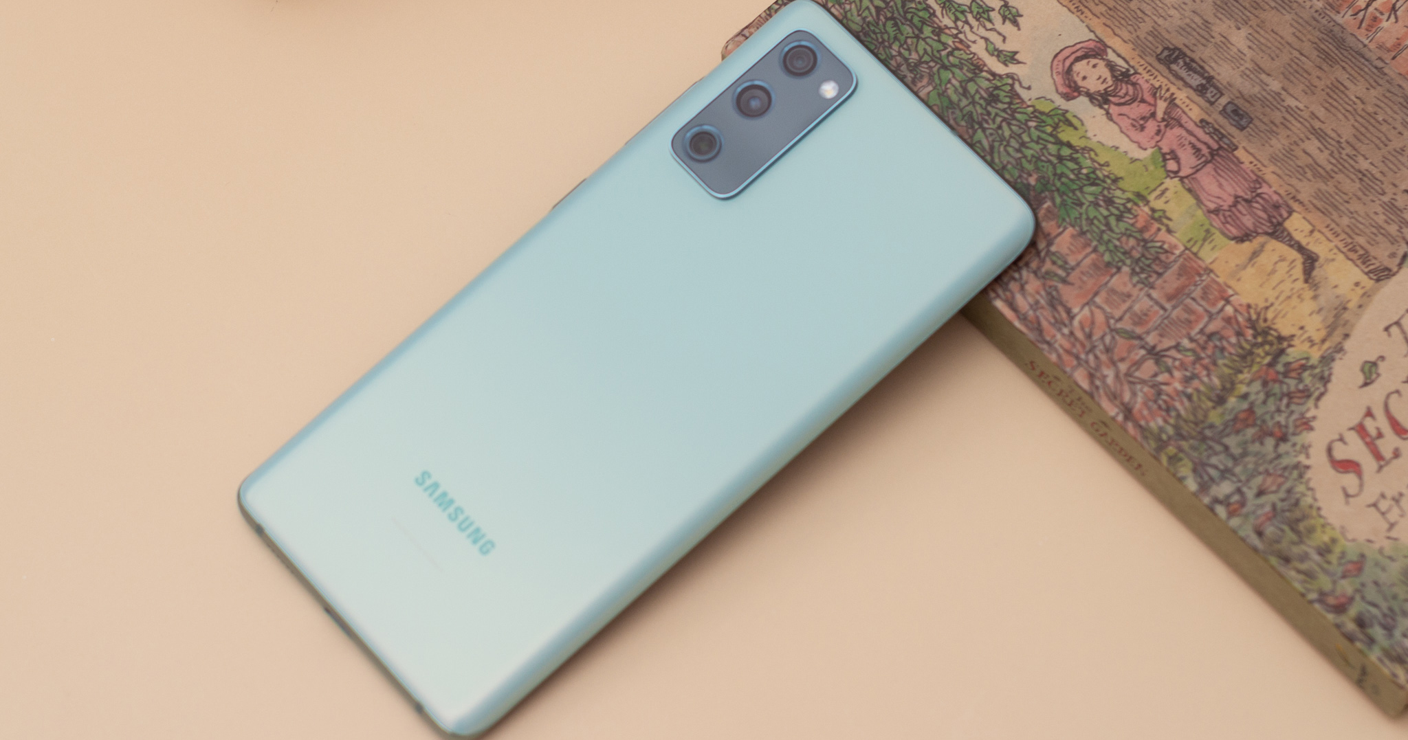 Đây là 3 mẫu smartphone đang có giá "rẻ sập sàn" tại CellphoneS