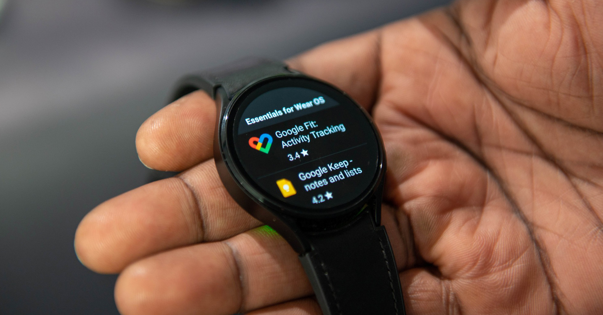 Galaxy Watch4 không tương thích với iOS, không thể sử dụng trên iPhone