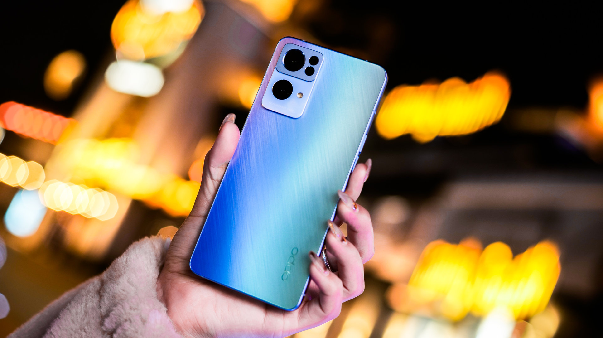 Trên tay OPPO Reno7 Pro: Thiết kế viền vuông, mặt lưng "sao băng" cực đẹp, camera dùng cảm biến Sony xịn, giá từ 13 triệu đồng