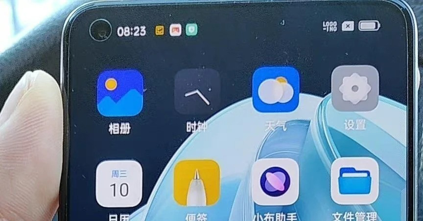 Xuất hiện hình ảnh thực tế của OPPO Reno7 Pro với viền màn hình siêu mỏng