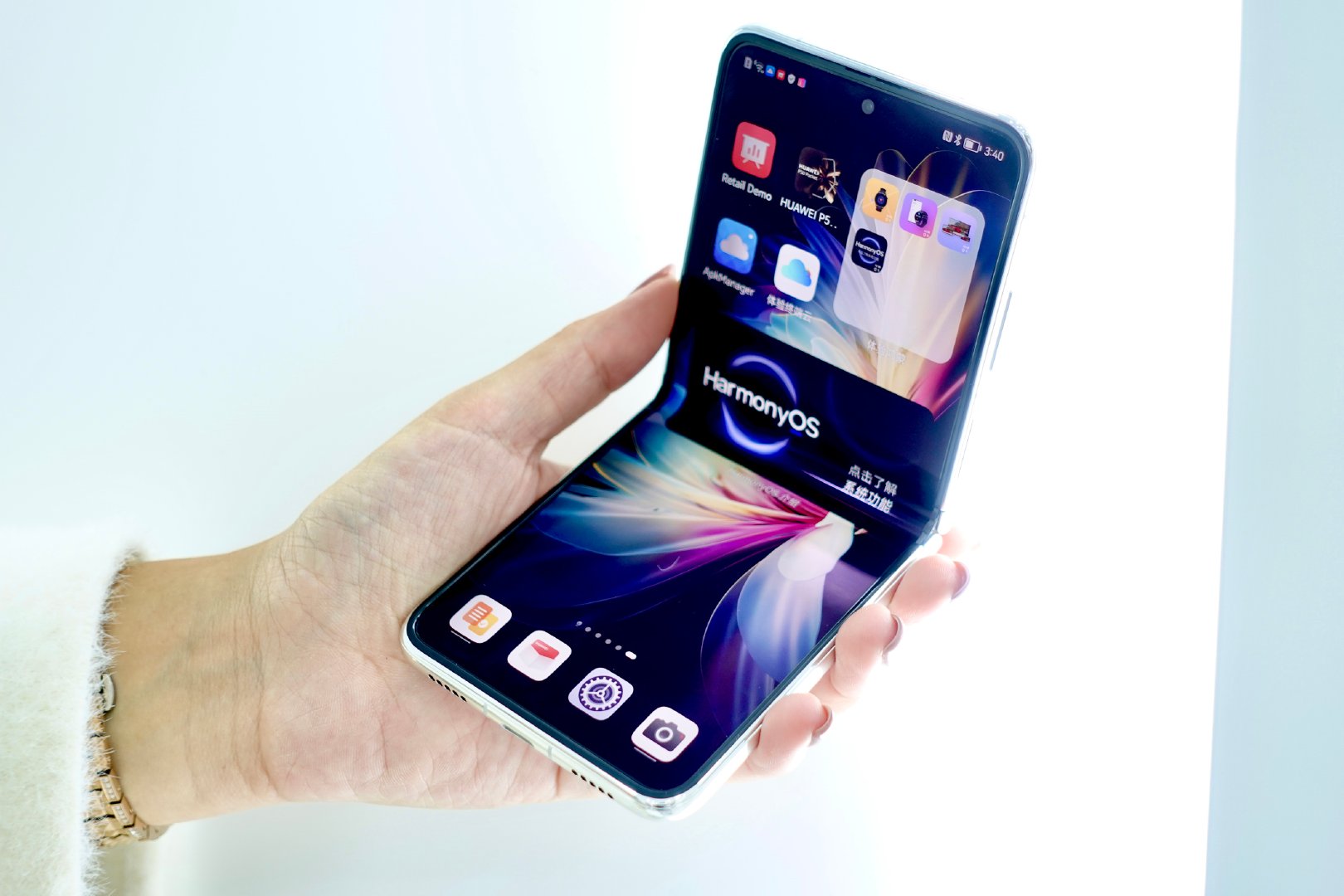 Mời tải về bộ hình nền của Huawei P50 Pocket vừa ra mắt