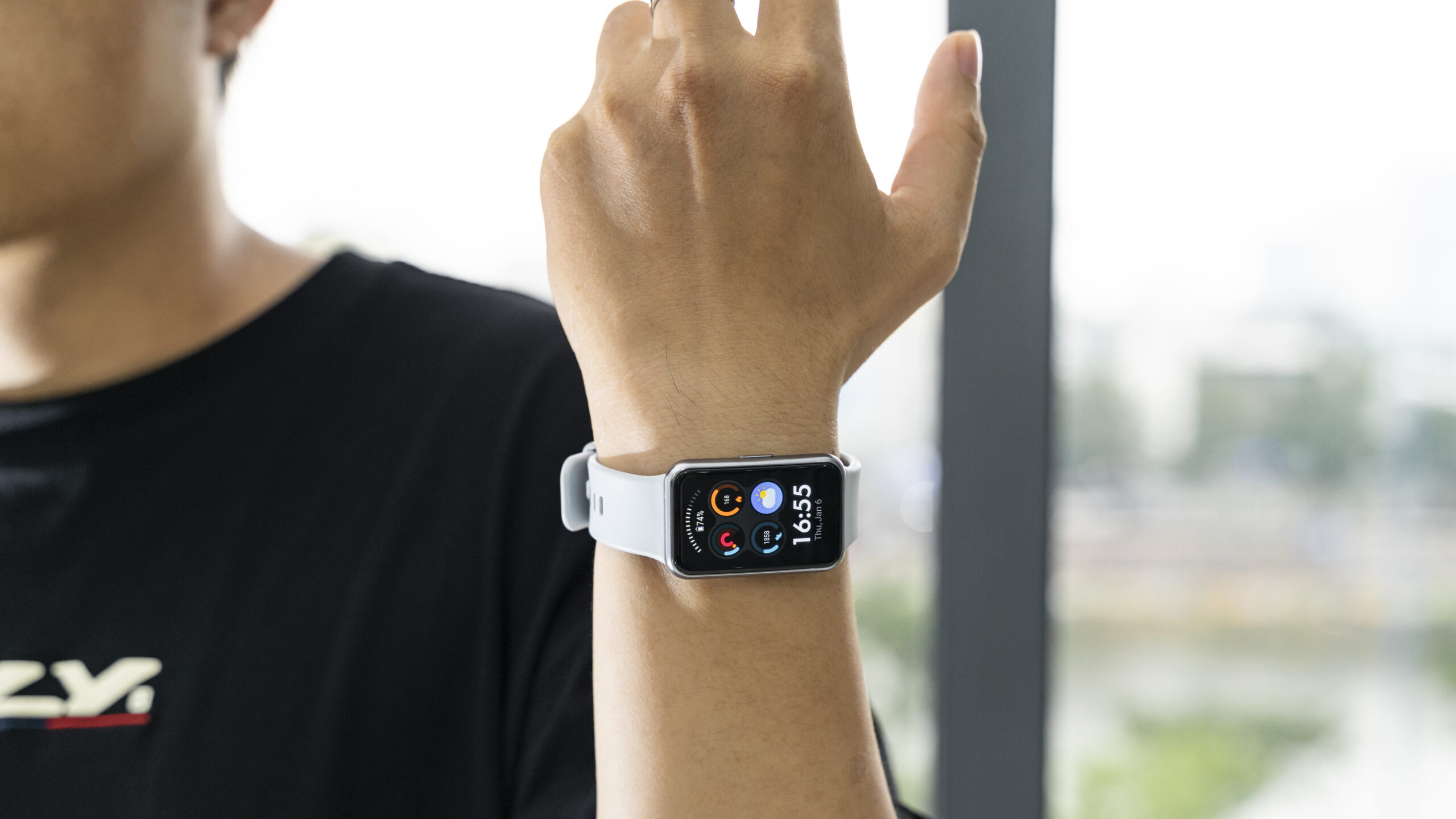 Trên tay Huawei Watch Fit new: Thiết kế thanh lịch, nhiều tính năng theo dõi sức khỏe, thời lượng pin ấn tượng