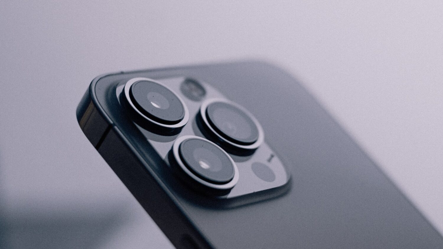 Apple khoe ảnh chụp macro cực xịn xò trên iPhone 13 Pro