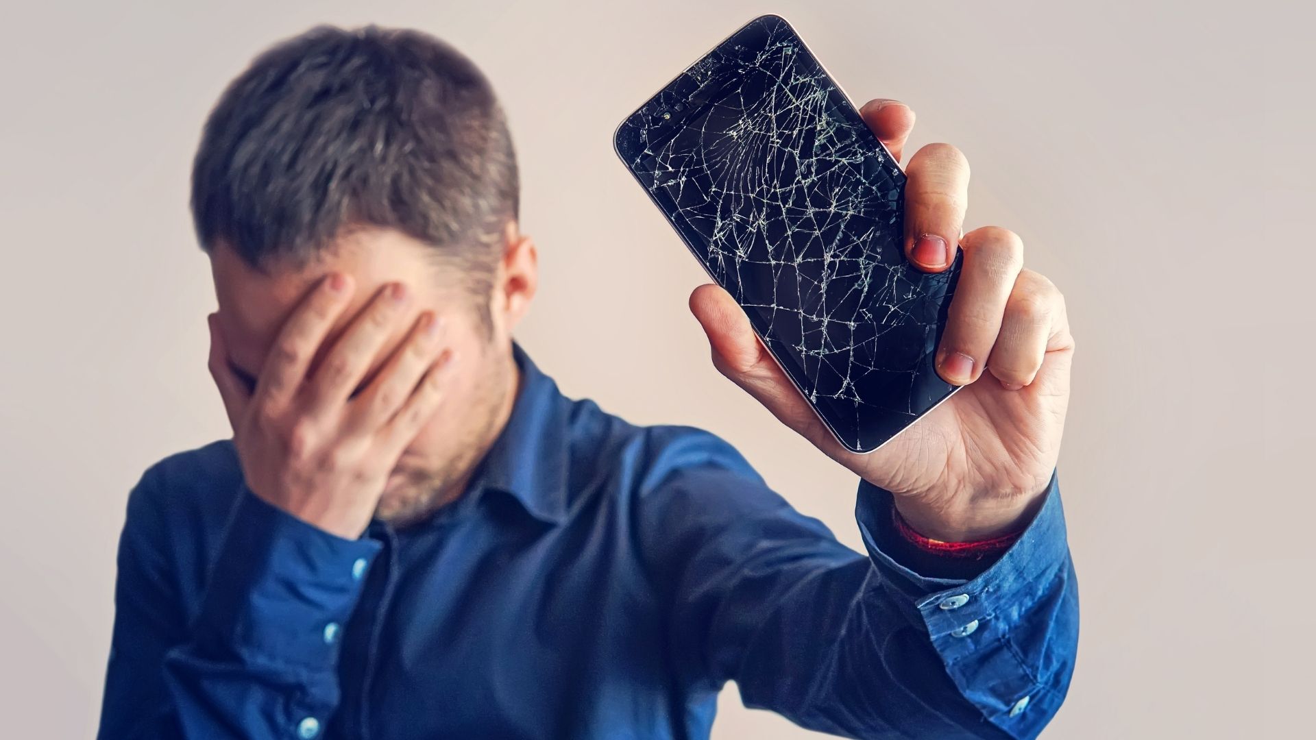 9 thói quen phải tránh ngay nếu không muốn Smartphone của bạn trở thành "phế liệu" trong tương lai gần 9 thói quen phải tránh ngay nếu không muốn Smartphone của bạn trở thành "phế liệu" trong tương lai gần
