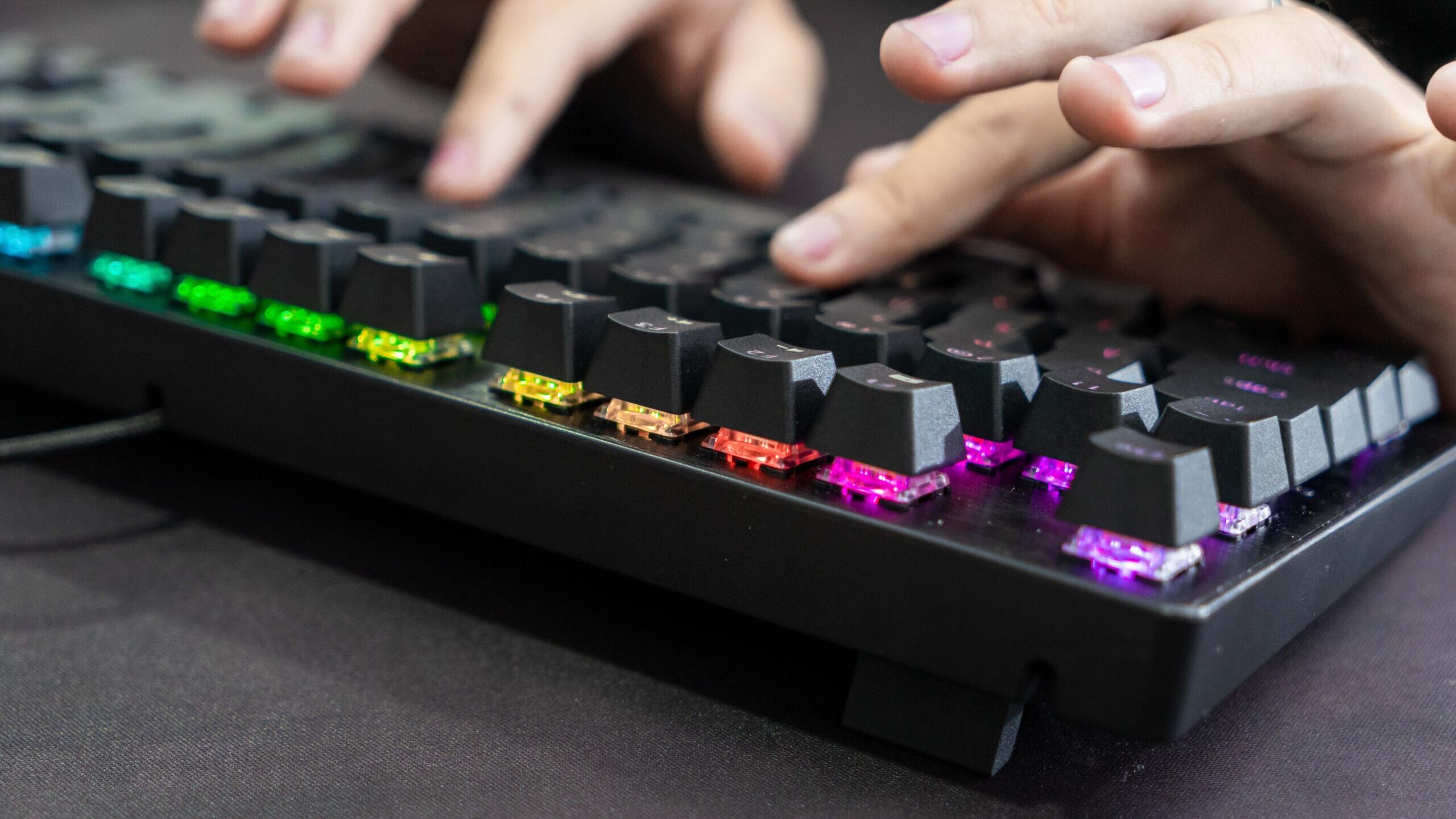 Mạo hiểm bỏ 1.5 triệu đồng đặt mua gaming gear "brand lạ" trên mạng và cái kết...