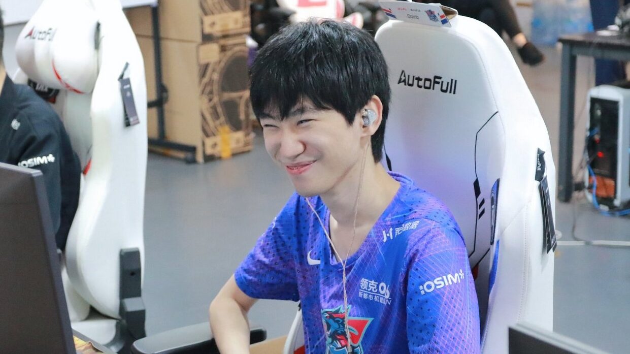 LMHT: Tuyển LNG thua nát ngoài đời thực, fan kéo vào game mỉa mai chỉ số của "streamer" Doinb